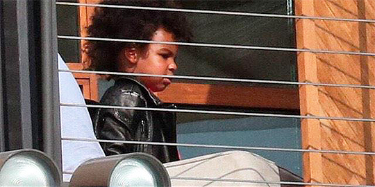 jcuethetroubadour:  dippednv8splash:  thequeenbey: Blue is never here for your shit.