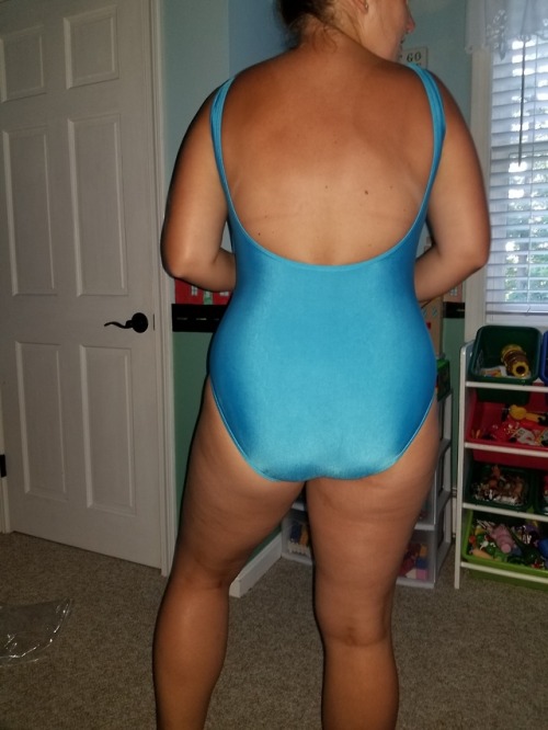 abunker1:  One piece swimsuits are so sexy!
