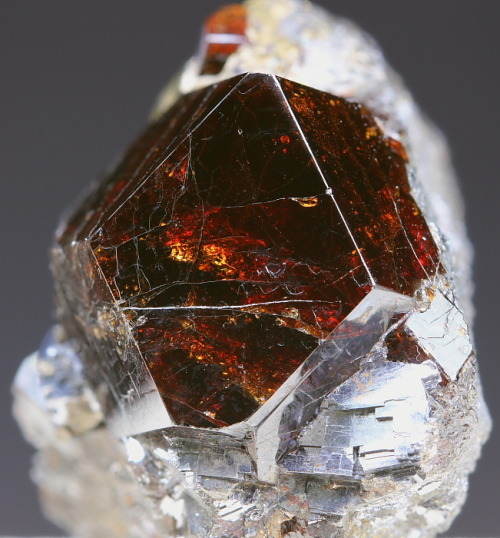 ifuckingloveminerals:  Spessartine, Galena North Mine, Broken Hill, Yancowinna Co., New South Wales, Australia