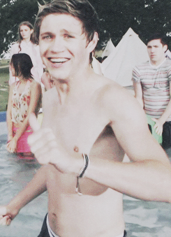  niall being shirtless  