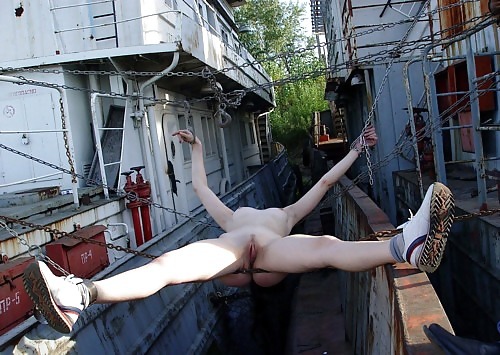 Porn kinkosaurus:  Interesting outdoor bondage. photos