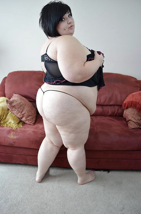 ssbbwfeedeebelly: Wanna fuck a horny fat bbw chick? - CLICK HERE!