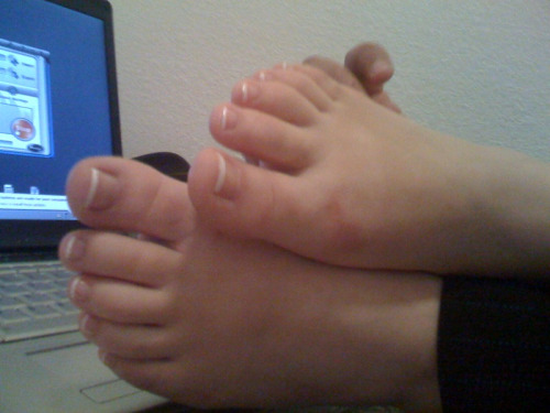 blackcockwhitefeet:  french tip. throwback. 