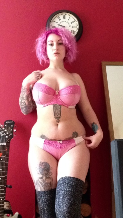 https://sexydames.tumblr.com/post/88371119384