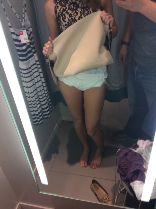 diaperedbabyt2: baeforever25: Trying on clothes at the mall in my diaper! I’m such a happy bab