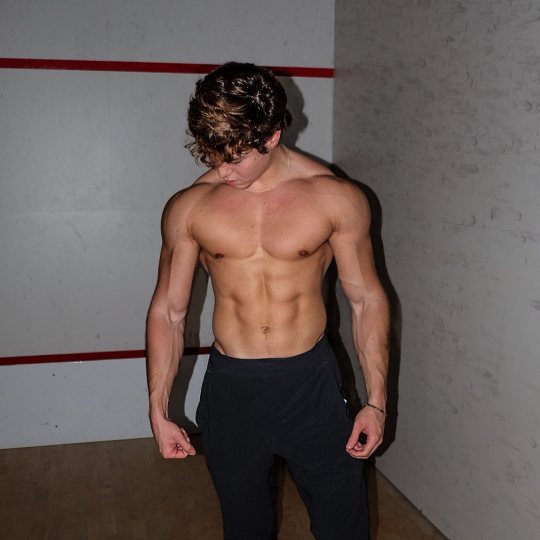 god-tier-genes:Zach Thayer, 22, 🇨🇦