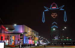 atlasobscura:  COLOSO -BUENOS AIRES, ARGENTINA Towering over a neighborhood in the city of Buenos Aires, Argentina, the giant skeletal robot known as Coloso almost looks imposing until the neon lights across its face make it smile and wink.  More at