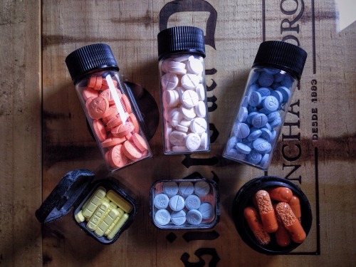 adderallmyvices: I like pills. Adderall ir30, klonopin 2mg, Xanax 1mg, Xanax 2mg, Valium 10mg, Adde