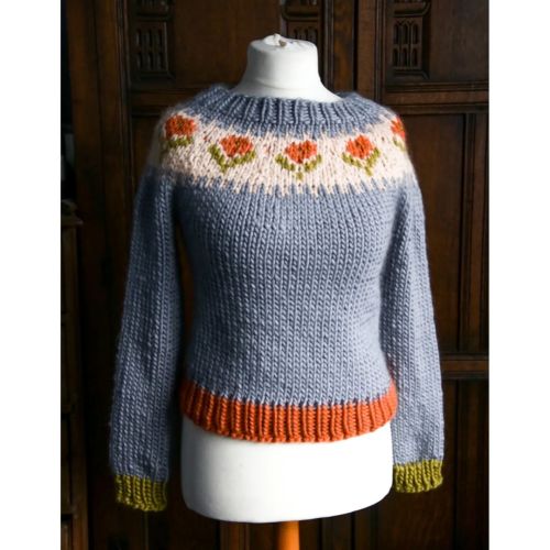 Vintage Chic Sweater (chunky) Pattern links in bio. Mods: this time in @worldofwoolteam Chubbs - a 1