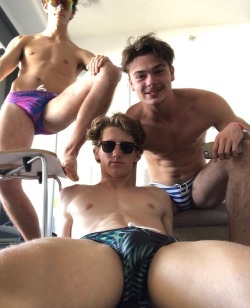 roblovescock: bromancingbros:    another day in paradise  