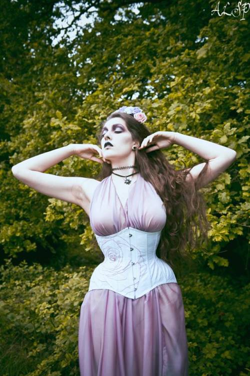 moderncorsetiere:  corsetiere : Xandrianalinks : facebook | Tumblr | Twitter | Etsylocation: UK