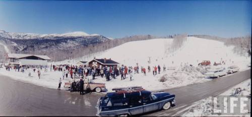 Skiing in Vermont(Andreas Feininger. 1957?)