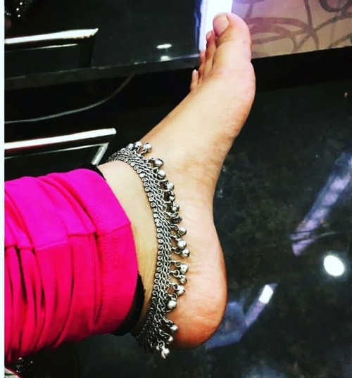 @kashyapnimisha #feet #anklets #fancyanklets #silveranklets #beautiful #beautifulfeet #photography #