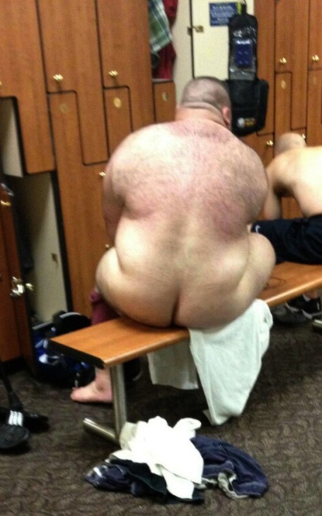 bigmenhairylover:hugebeartx:This is why I have to hide my chub in a locker room and he is the one wh