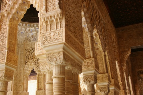myowndunya:and-the-life-goes-on:Alhambra. Granada, España (Spain)This looks like Morocco so bad