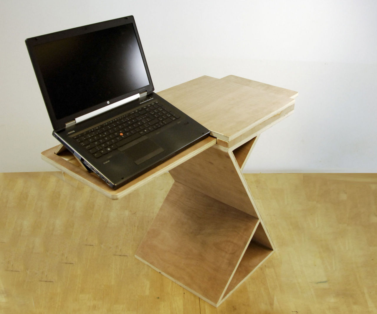 Laptop Stand http://ift.tt/1Uhkb58