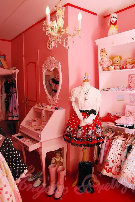 pink-crystal-mermaid:  *Angelic Pretty* Lolita room by Lolita in Japan 