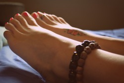 babydolls-feet:  Skull anklets  http://babydolls-feet.tumblr.com/