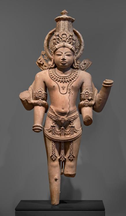 hinducosmos:  Vishnu About early 11th century A.D. Kalacuri Period.  Madhya Pradesh, India. Sandstone.  119.3 x 46.6 x 33 cm (46 15/16 x 18 3/8 x 13 in.) (via Museum of Fine Arts Boston)