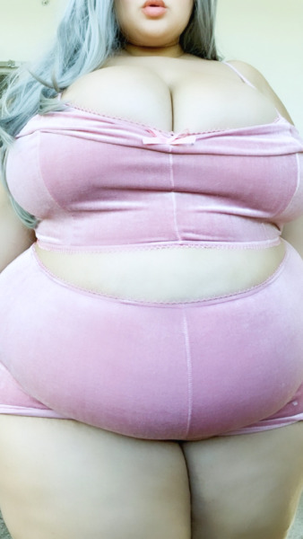 XXX alex-storm:Plumper than before. If you’ve photo