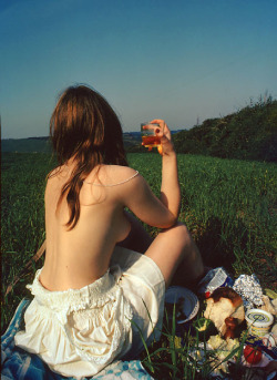 camping-sex:  sunfl0werpetal:  mermaidporn:  Déjeuner sur l’herbe, a photograph by Jonathan Charles, 1974  nature//positivity   .