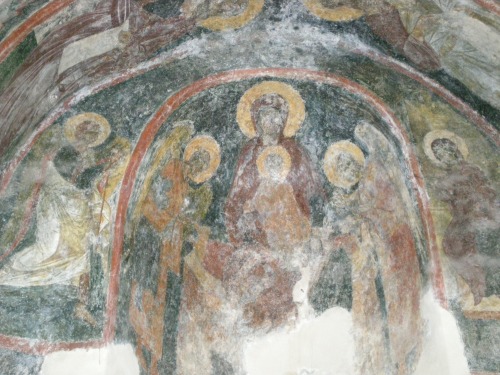 rues-athennienes:Byzantine chapels are evocative. Full of tall, gaunt, ascetic figures. Every trace 