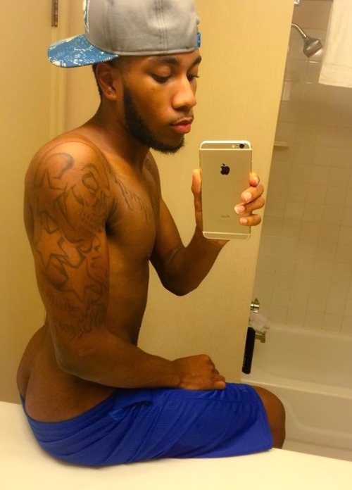 prettyboiithug27:  I Need Some Of Him & That Ass 👅👅👅👅👅