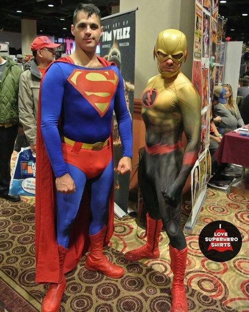 gaycomicgeek:Cool pic with Superman. Pic by @superheroshirts #reverseflash #superman #cosplay #gayco