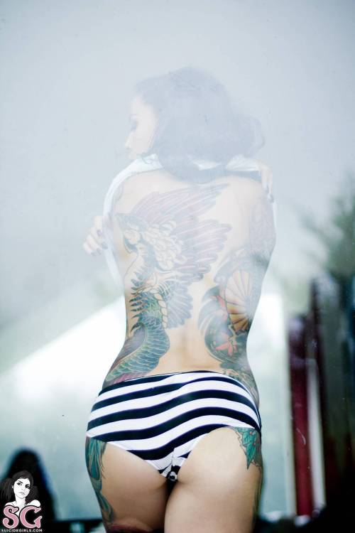 mrandmrseventwofive:  Eden, Through the Glass; SuicideGirls-From Mr.