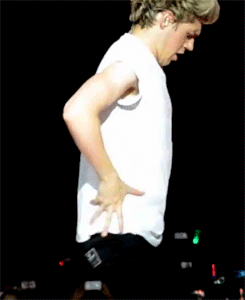 myownissues:  Feeling like Miley, Horan? 