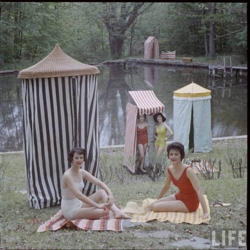 Portable cabanas(Yale Joel. n.d.)