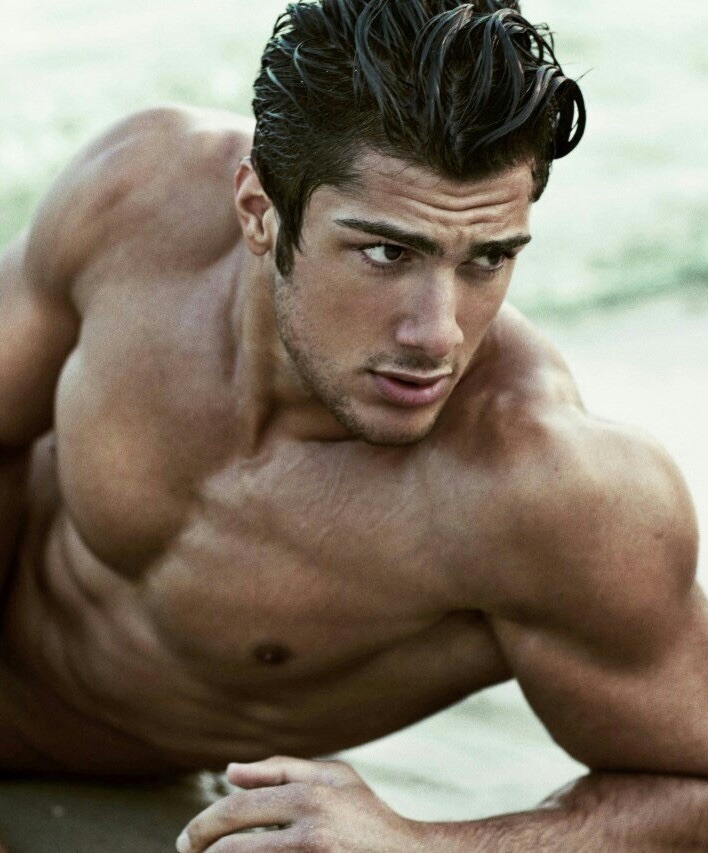 men-with-black-hair: packingthebigheat:    If Dolph Lundgren had black hair he woulda