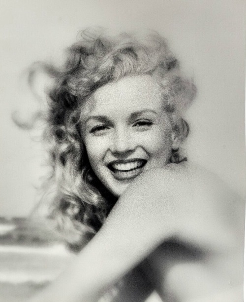 alwaysmarilynmonroe:  Marilyn by Andre de Dienes in 1949. 
