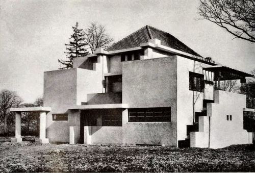 danismm: Two views of a Villa in Loverval, Belgium. Arch. H. and M. Leborgne