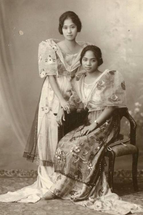 1920 Japanese And Filipina Women Wearing Maria Clara Dresses, Traditional Dress Worn By Women In The