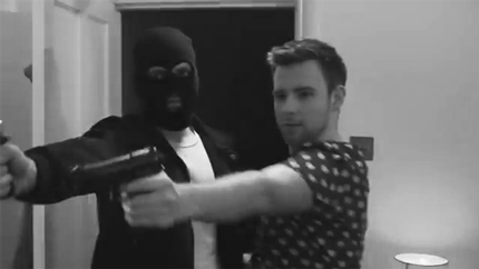 spellboundsama:  Fancy gifs : TomSka I JUST WISH HIS ELBOW DIDN’T HAVE TO BLOCK THE I LIKE TRAINS KID