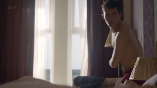 theheroicstarman:  Jonathan Bailey showed his gorgeous bum and a rather nice bulge in last night’s Broadchurch. He is so gorgeous! Mmmmm 