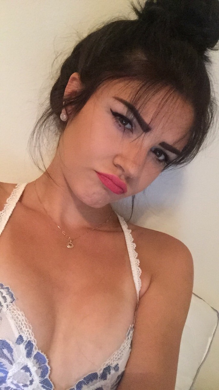 yungkumquat:  Okay so apparently I have enough baby hairs for bangs so this is currently