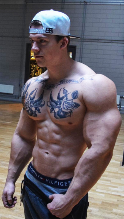 jackedmusclehead:  I’ve gotten more pussy in 18 years than you’ll ever get in a lifetime!