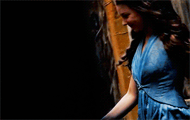 natalie-dcrmer:Wherever she went, the smallfolk fawned on her, and Lady Margaery did all she could t