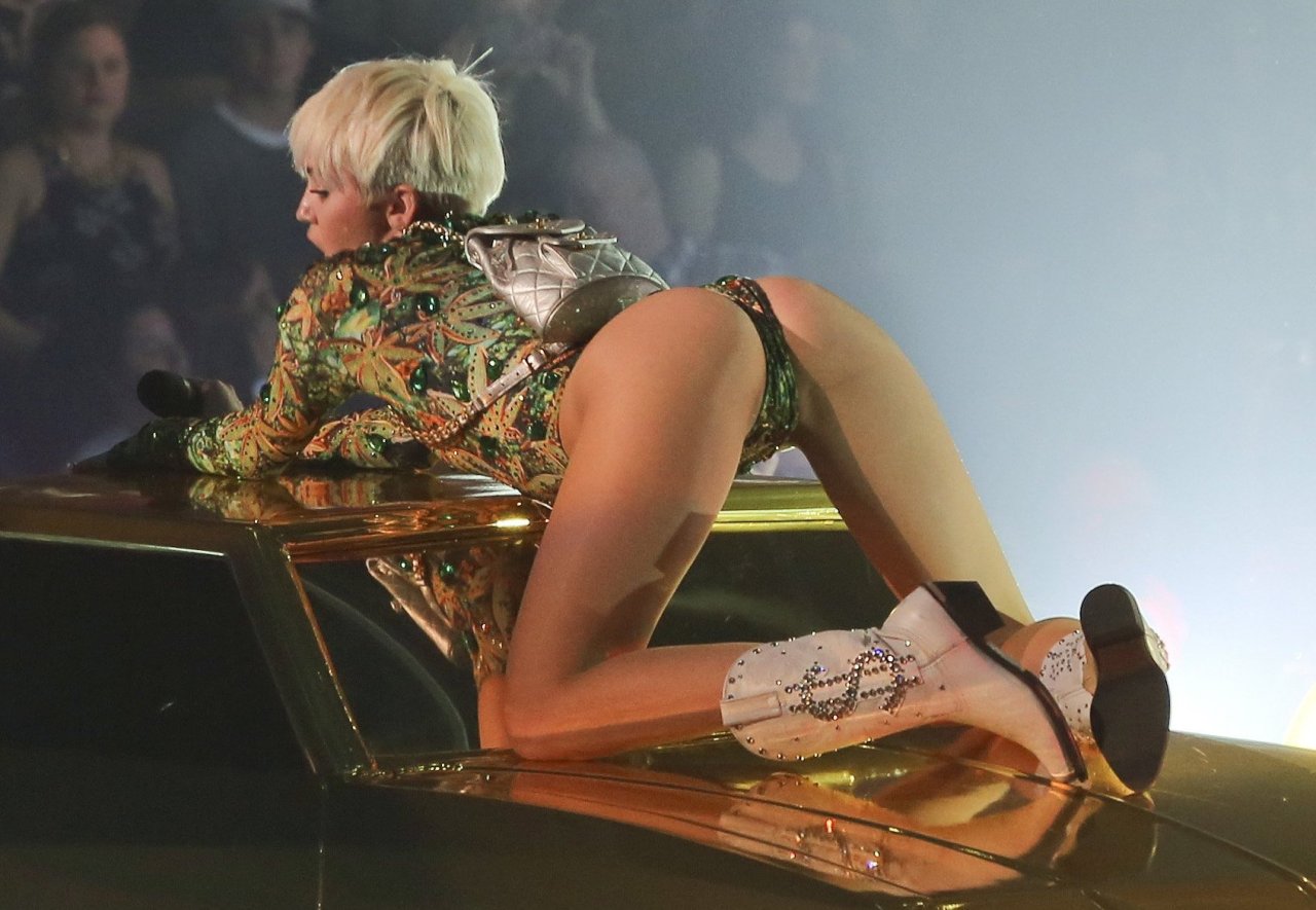 pornwhoresandcelebsluts:  More slutty twerking and ass posing in a thong from Miley