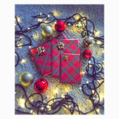 #christmaswrapping #christmasdecor #christmasdecorating #christmas #christmastime #christmastimeishe