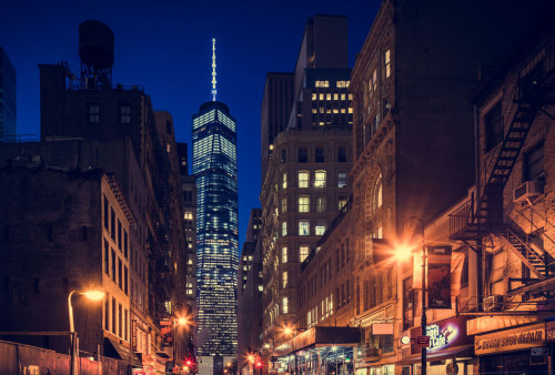 archatlas:  Rainy Nights in NYC The city that never sleeps also does not stop because of a little rain and its captured in all its vibrancy by Bernhard Hartmann. 