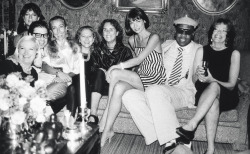 pradafied:  Franca Sozzani, Colombe Pringle, Anna Wintour and André Leon Talley alongside Liz Tilberis photographed together at a party during Paris Fashion Week in 1989
