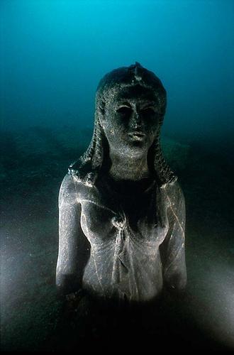 ianbrooks:  Lost Underwater Egyptian City “Franck Goddio and his team from IEASM