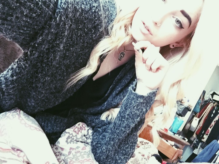pompousvagina:  smokin jays 🌸