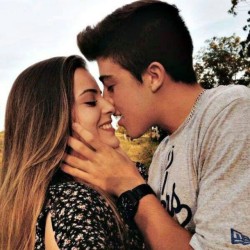 O sorriso é sua maior arma contra o mundo.
