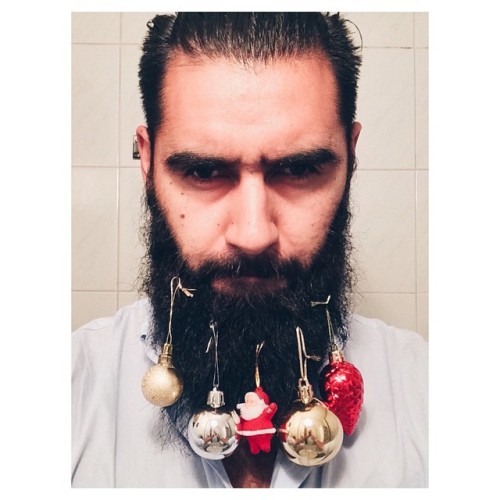 gaptone:  christmas beard 