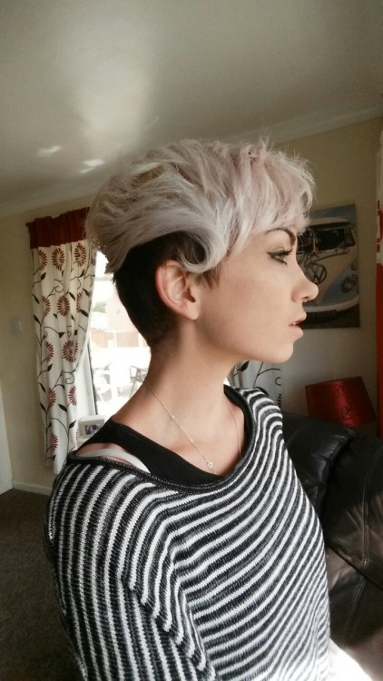 alexisandstuff:  moritzstiefeldoesntdosadness:  i-am-charlotte-sometimes:  i-am-charlotte-sometimes:  Really loving my hair lately. Lots of pixie photos!  Wahh this just hit 1k notes!?! WHY?! *Hides behind fringe*  HOLY FUCK THAT IS A FUCKING CUTE HUMAN