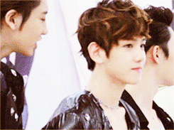 chenchenthedancingmachine:arayun:credits: to the ownerThis moment just says so much.. Poor Chanyeol 